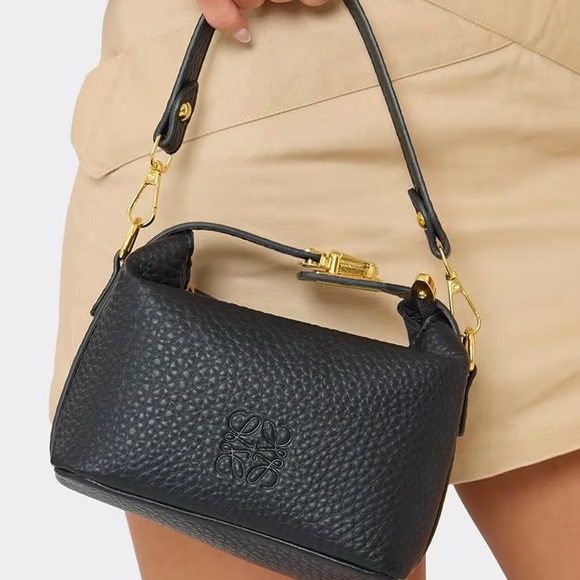 Crossbody bag in black - Picture 2 of 3